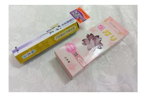 贈り物にもおすすめ。人気の白檀と桜灯りローソク